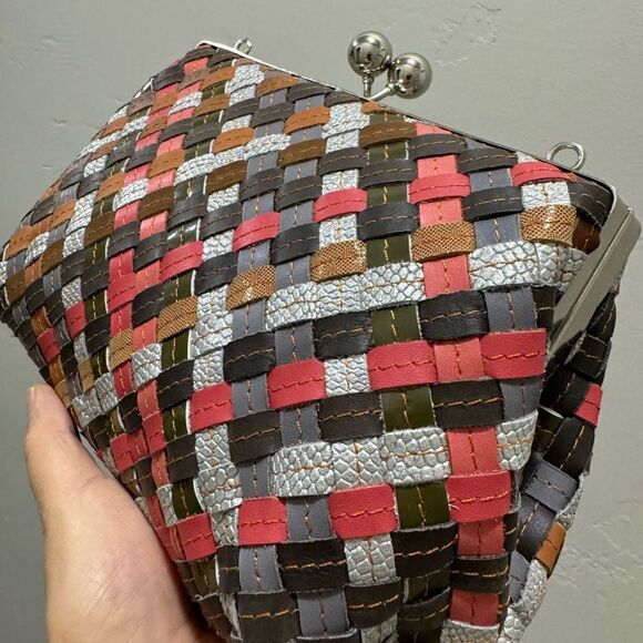 Colorful Genuine Woven Leather Kisslock Crossbody Box Bag,  Includes 2 Straps - Picture 15 of 16